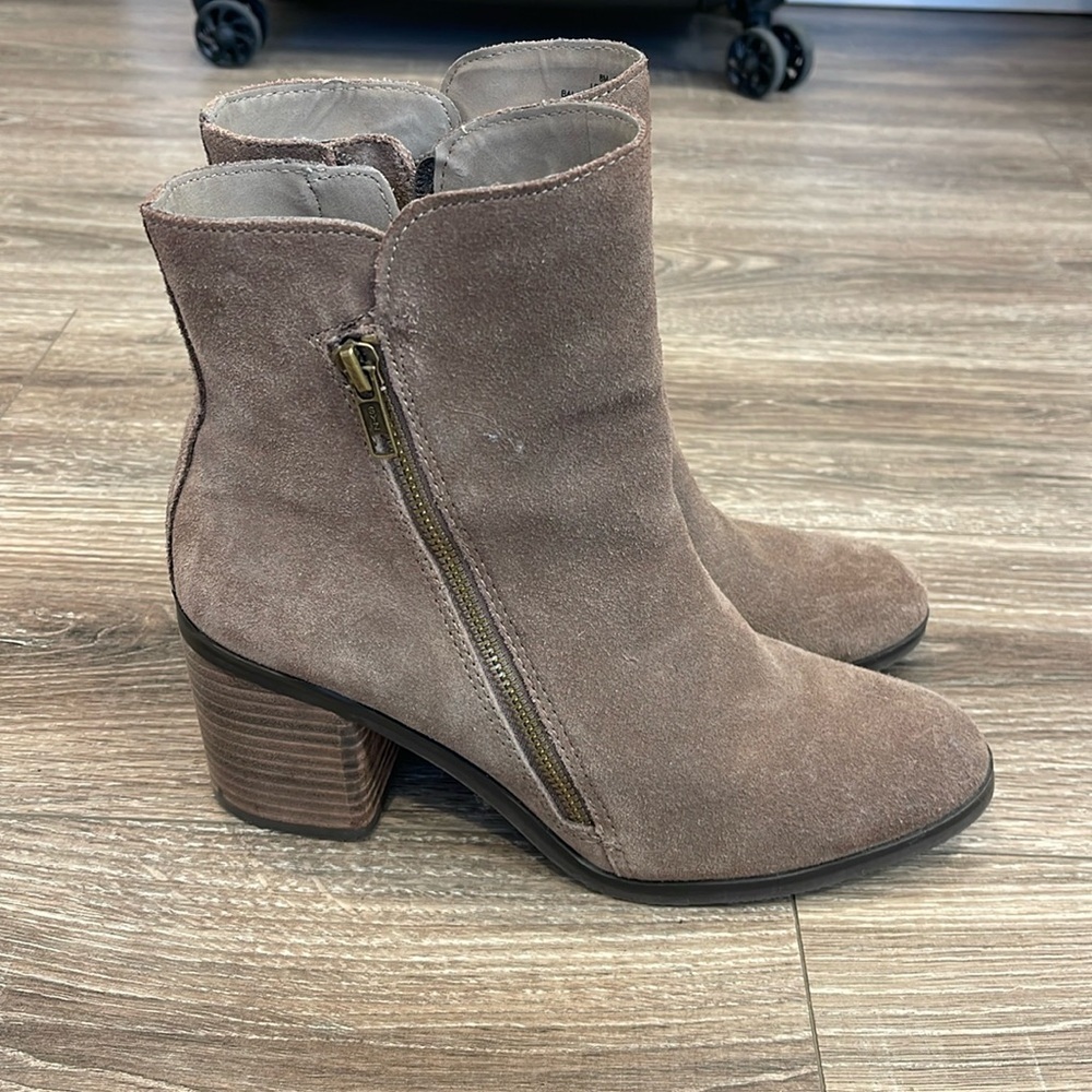 CROWN VINTAGE BOOTIES size 8 “Sunny”